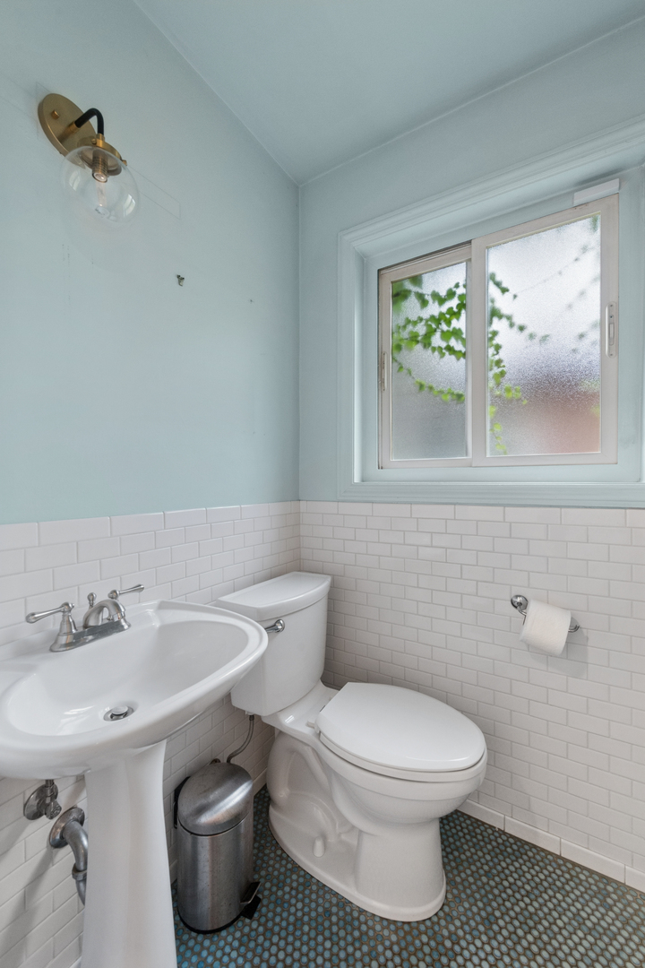 9024 Ewing Avenue Property Photo 13