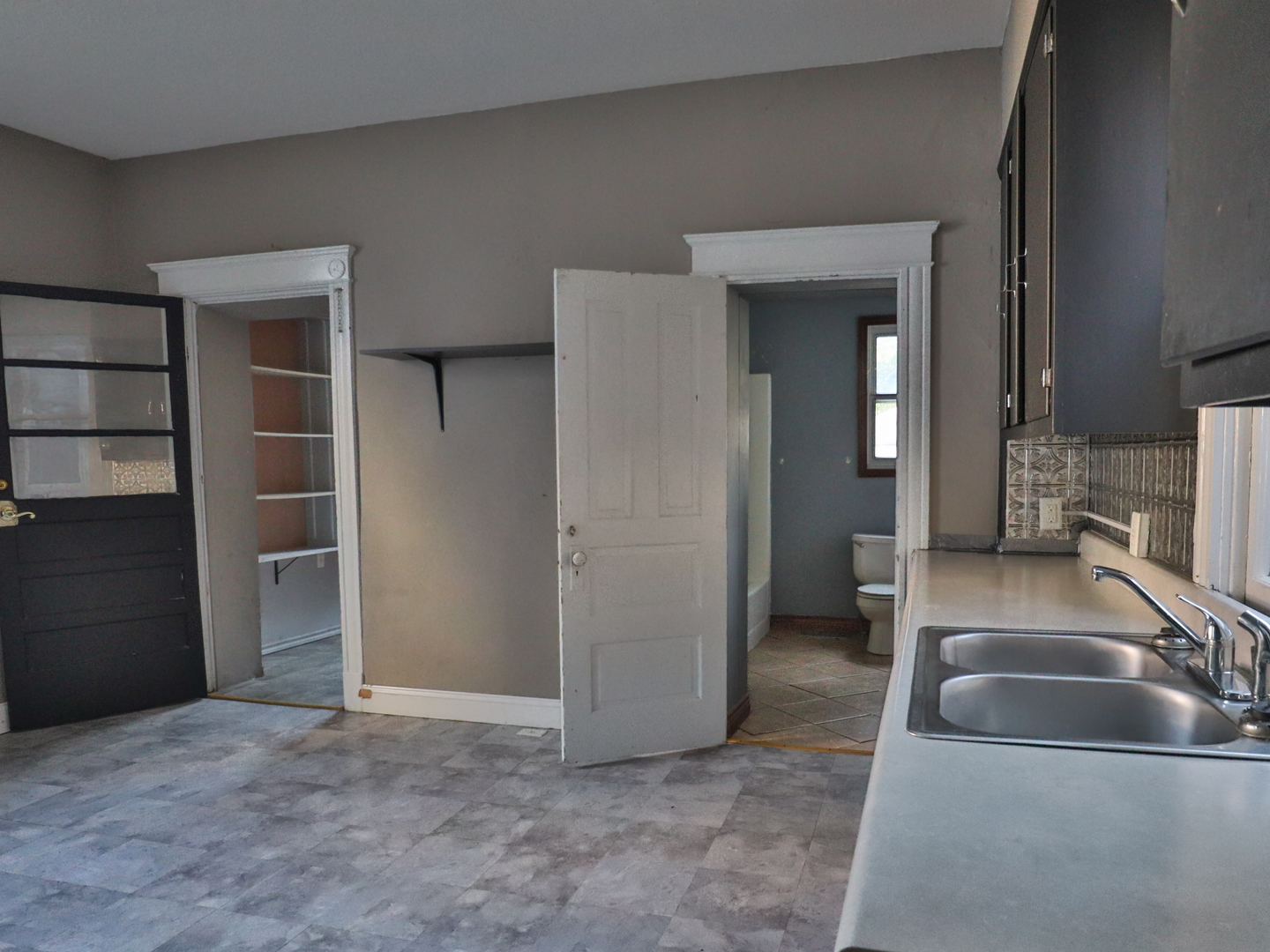 1412 Oak Street Property Photo 7
