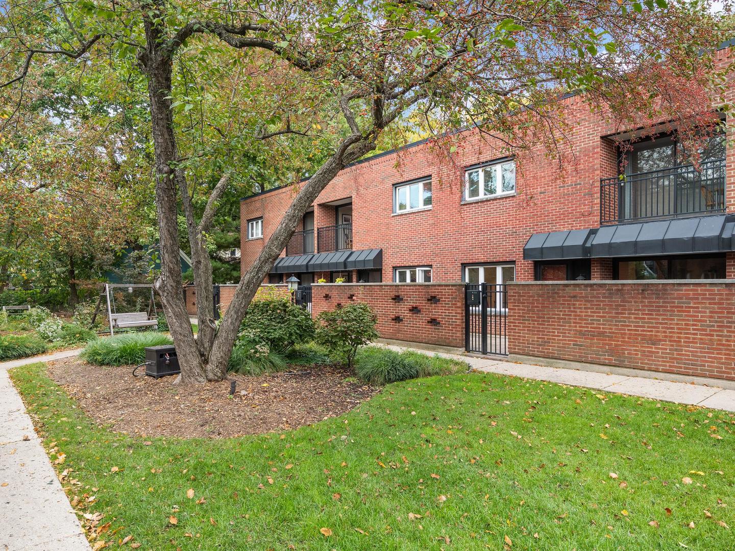 325 N Oak Park Avenue E Property Photo 1