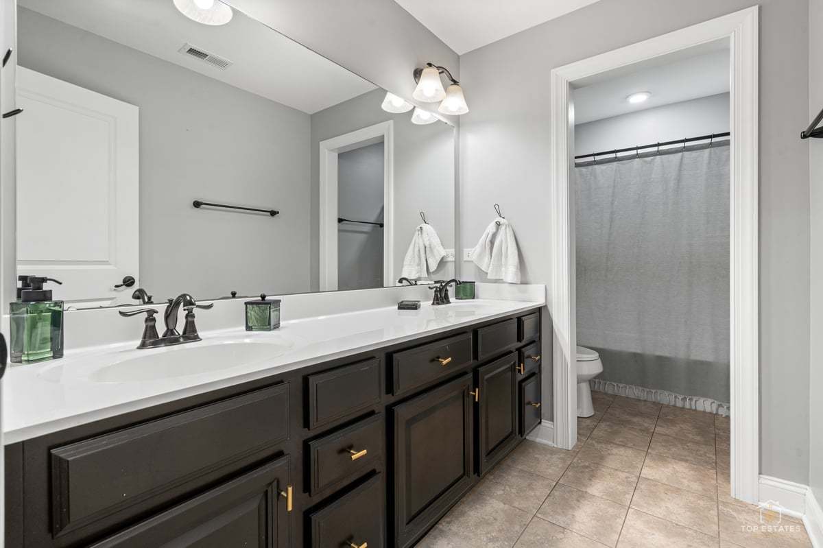 957 Glacial Falls Drive Property Photo 35