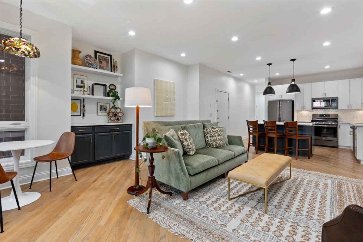 2247 W Wabansia Avenue 204 Property Photo 4