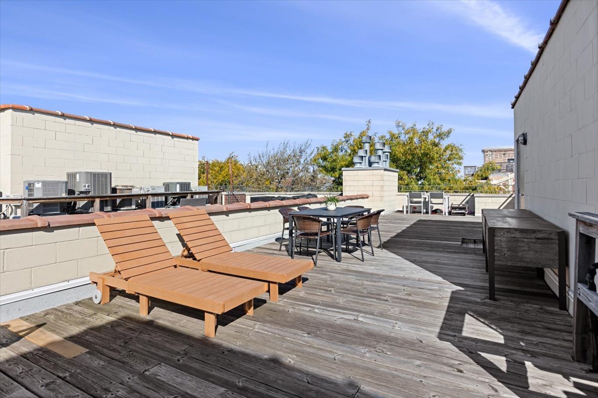 2247 W Wabansia Avenue 204 Property Photo 11