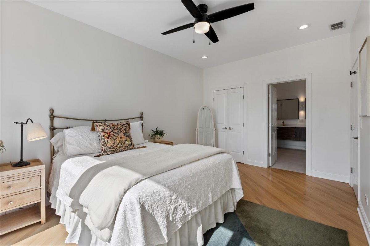 2247 W Wabansia Avenue 204 Property Photo 16