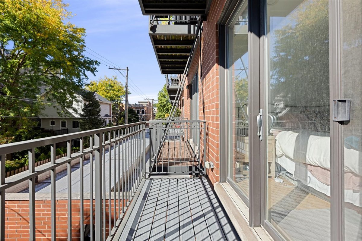 2247 W Wabansia Avenue 204 Property Photo 23