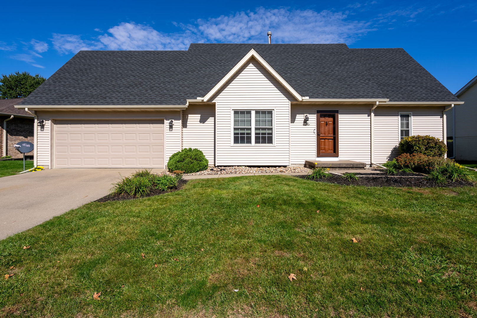 220 E Parkview Drive Property Photo 1