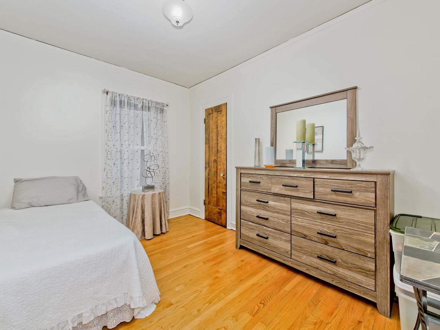 4137 N Lawler Avenue Property Photo 6