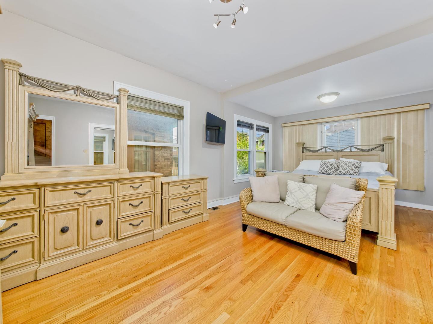 4137 N Lawler Avenue Property Photo 15