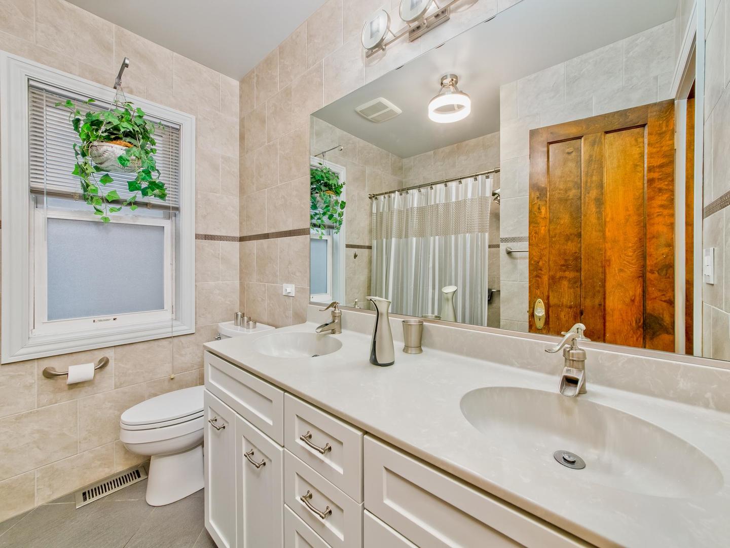 4137 N Lawler Avenue Property Photo 16