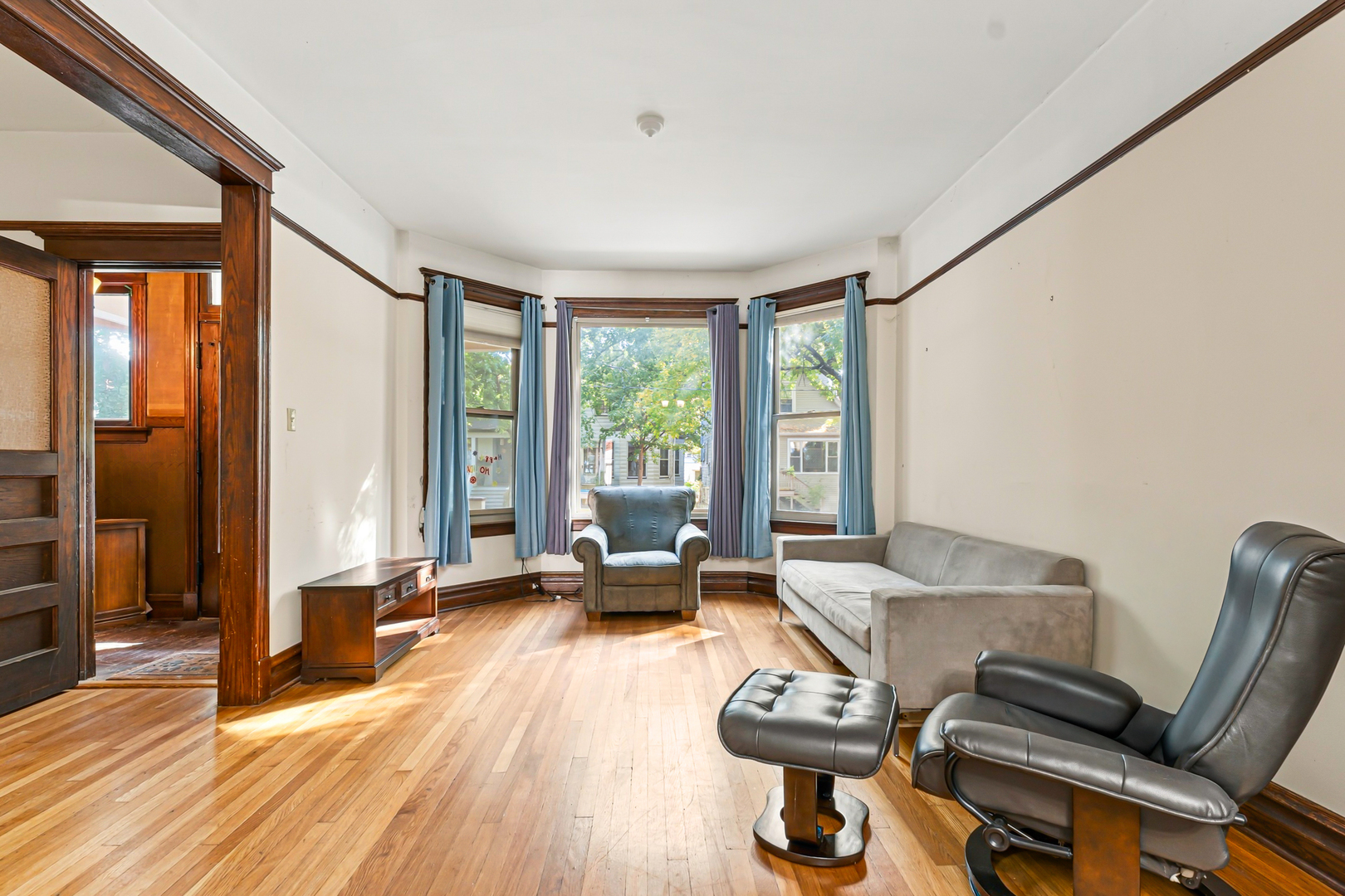 4922 N Hamilton Avenue Property Photo 2