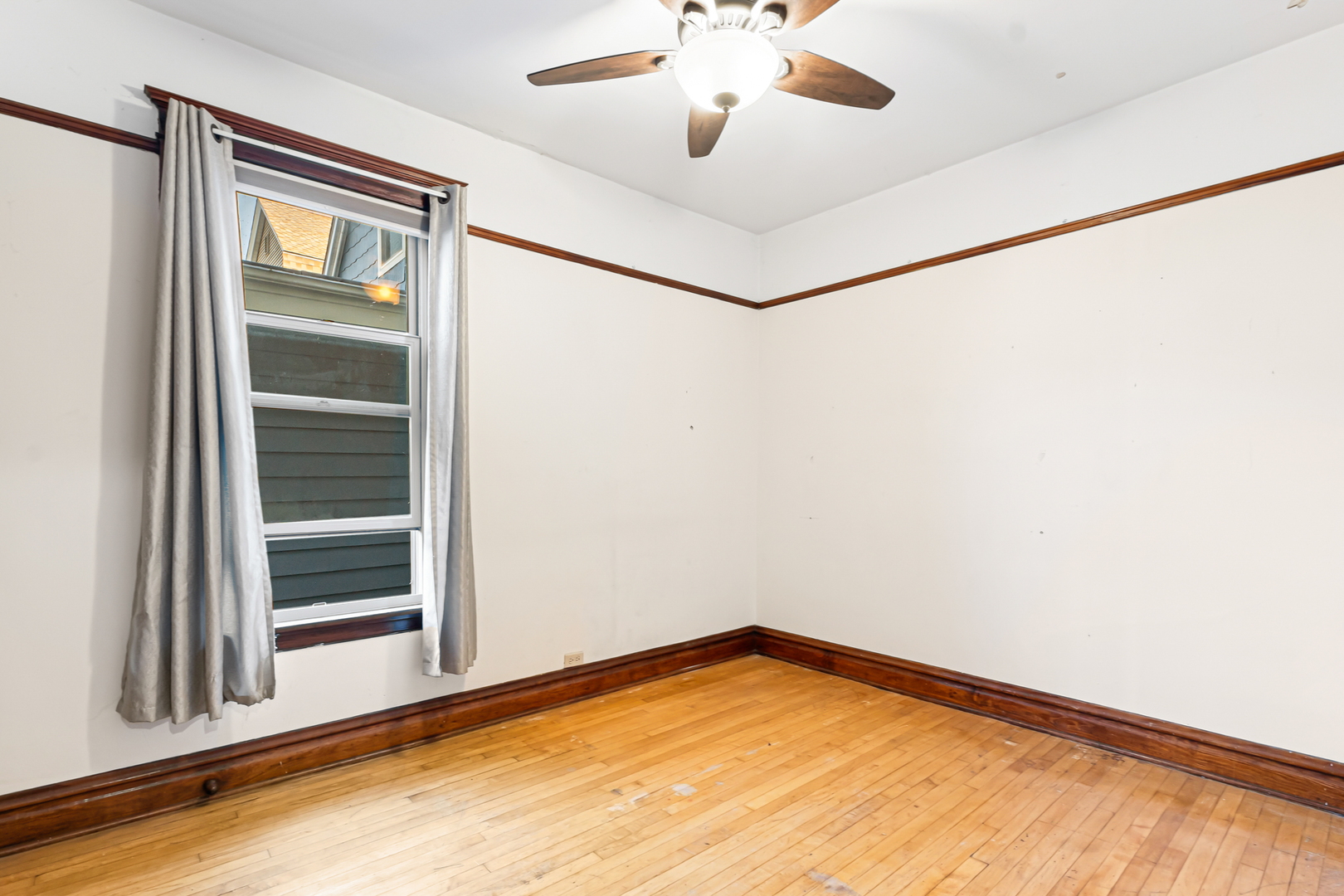 4922 N Hamilton Avenue Property Photo 6