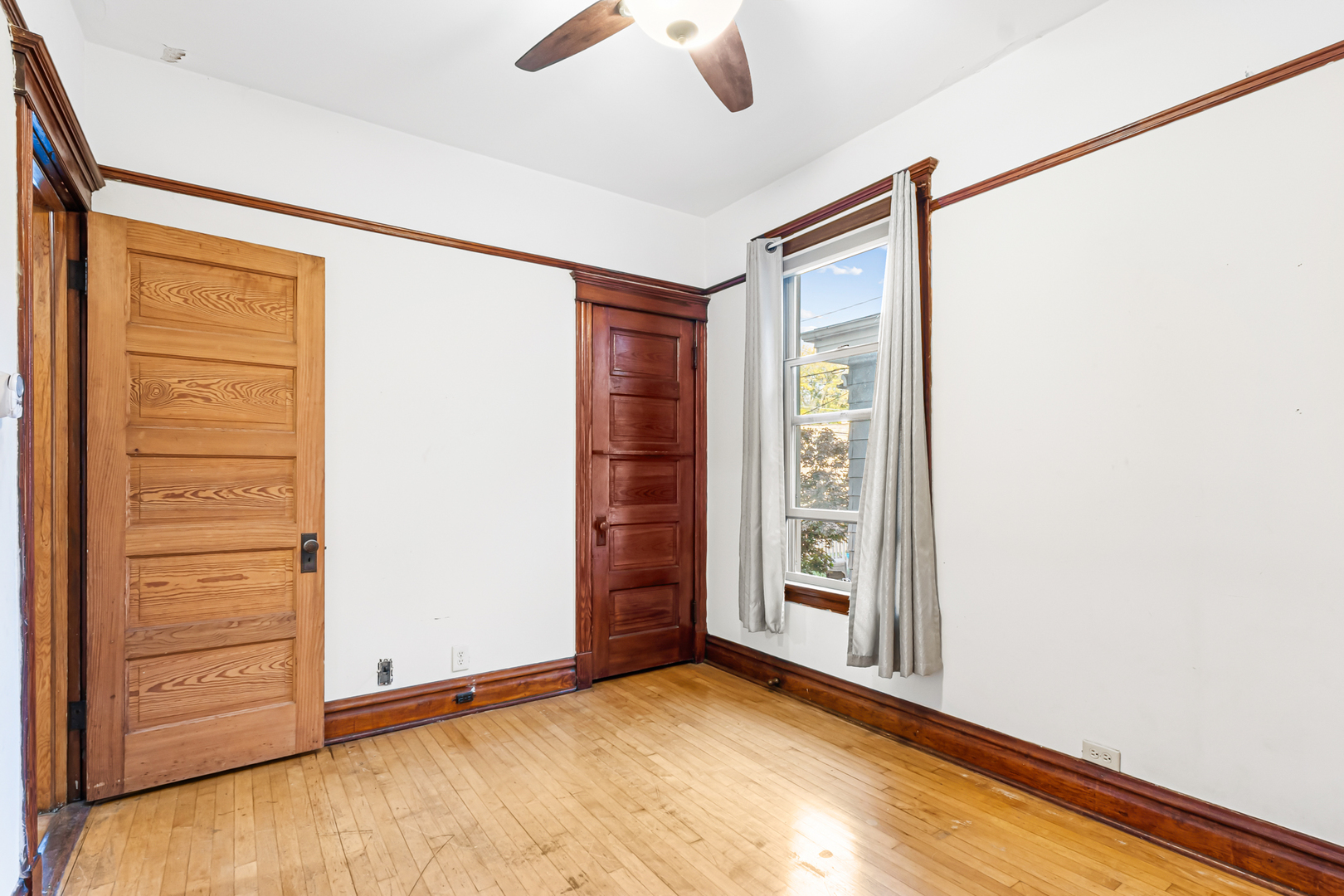 4922 N Hamilton Avenue Property Photo 7