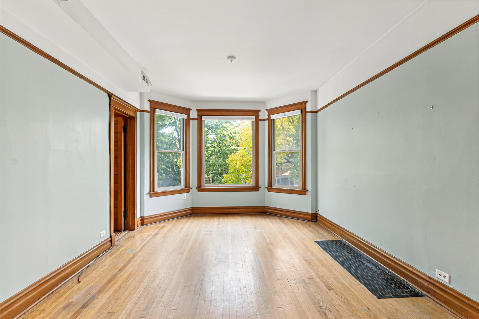 4922 N Hamilton Avenue Property Photo 12