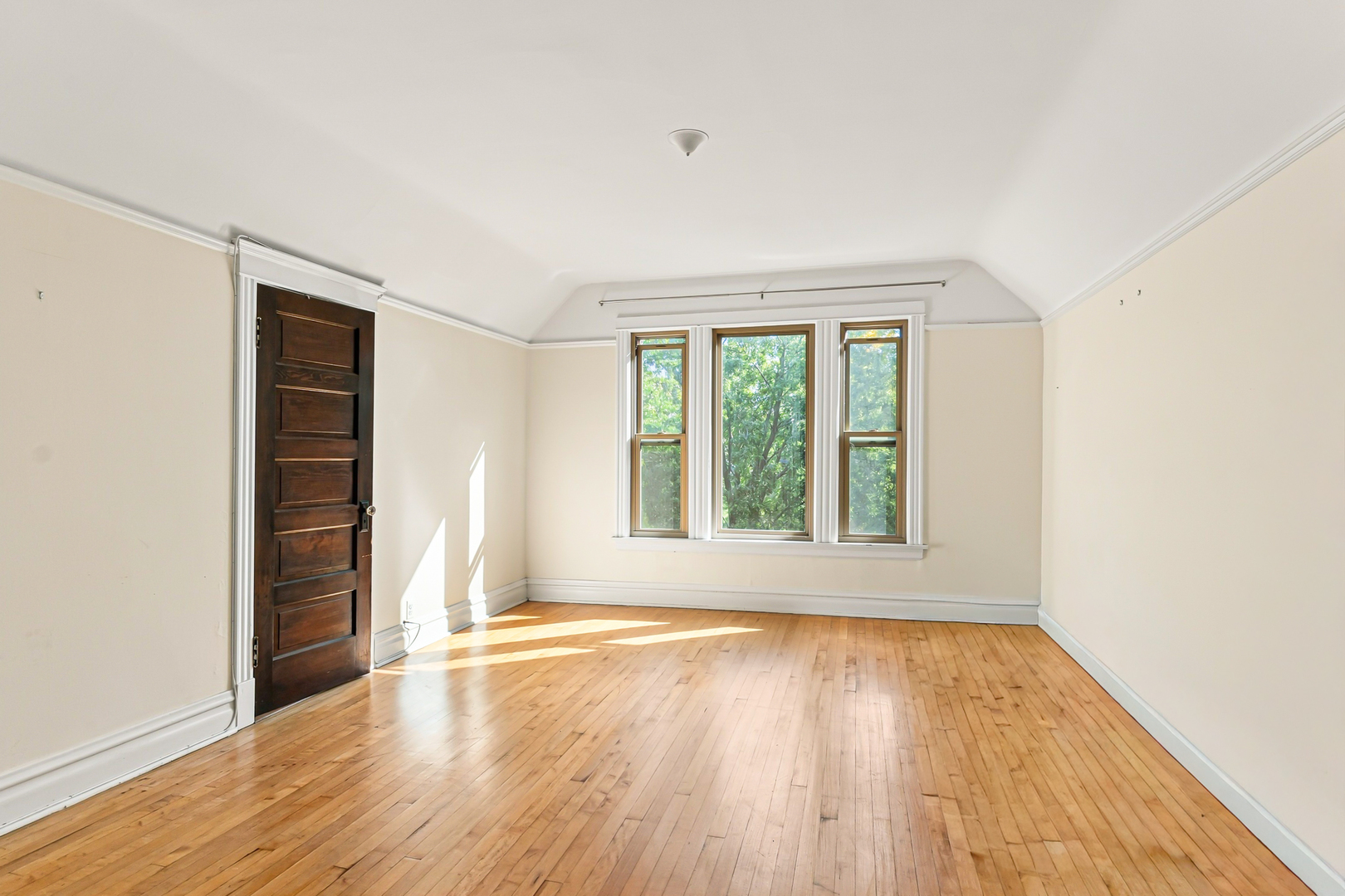 4922 N Hamilton Avenue Property Photo 23