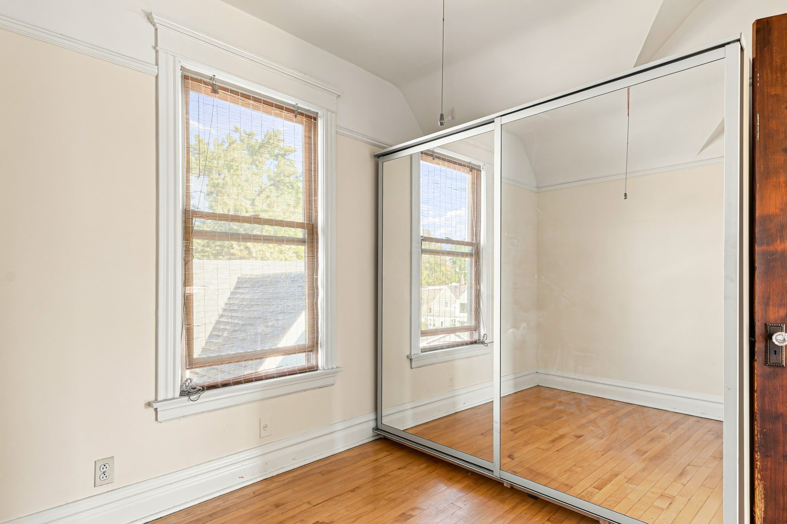 4922 N Hamilton Avenue Property Photo 27