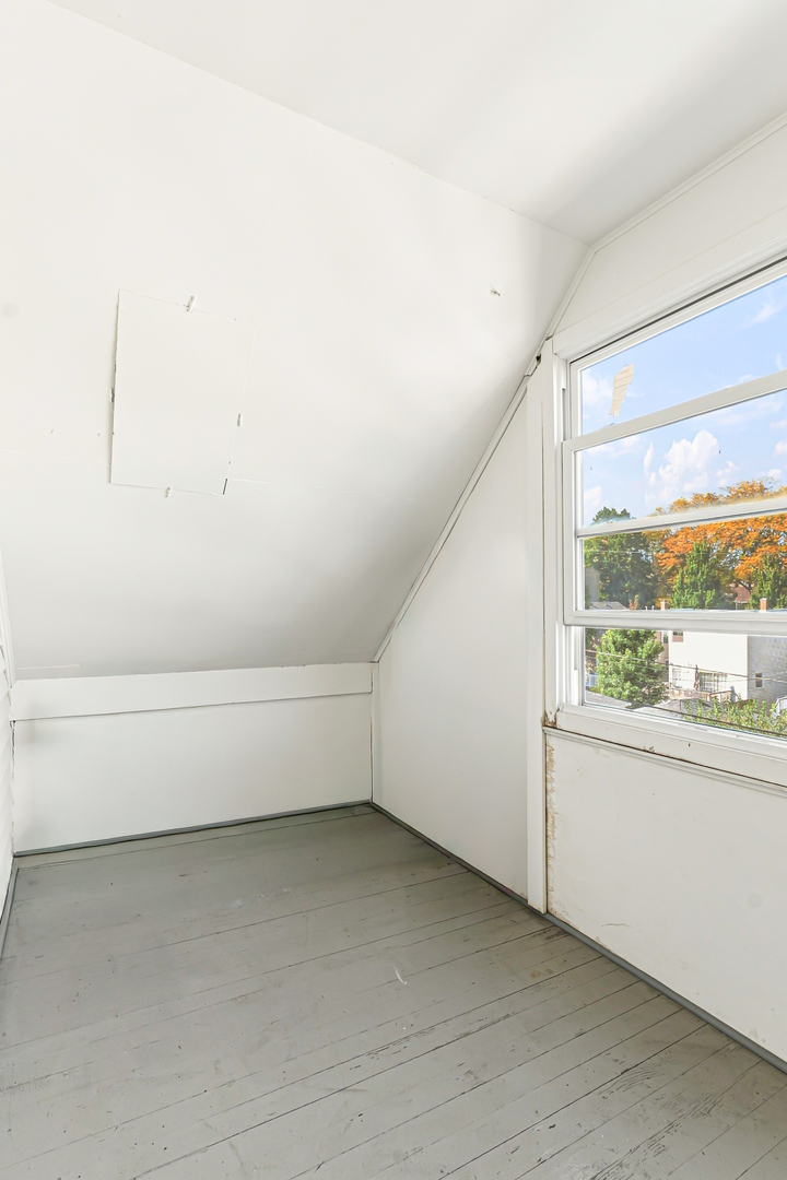 4922 N Hamilton Avenue Property Photo 29