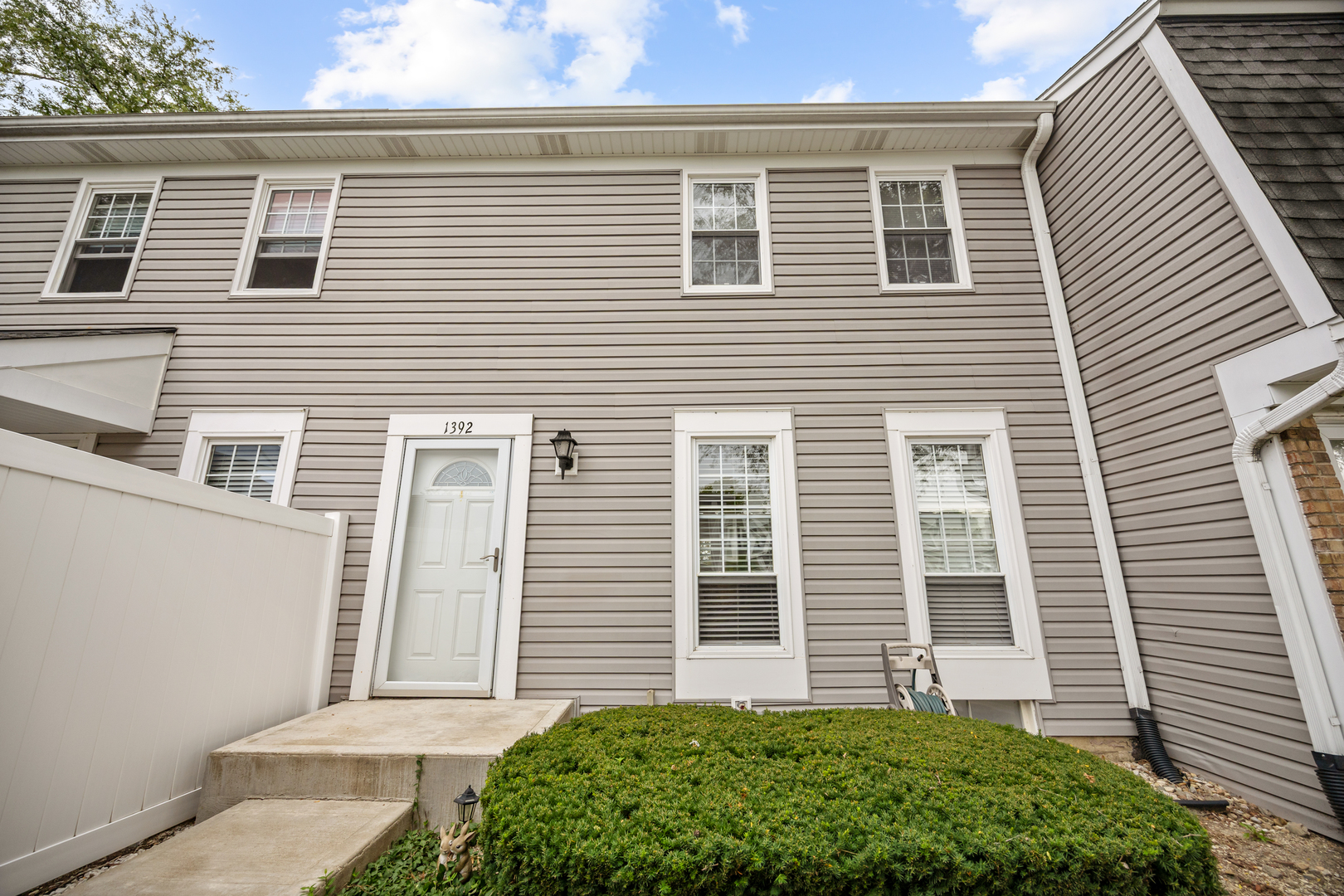 1392 Carriage Way Property Photo 2