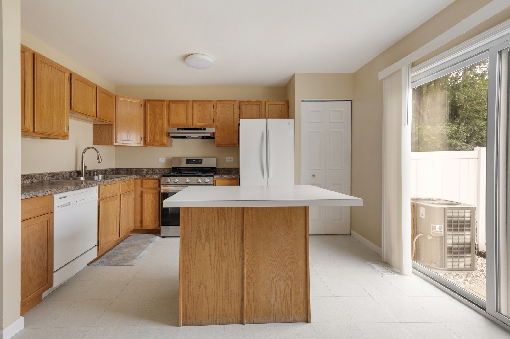 1392 Carriage Way Property Photo 8