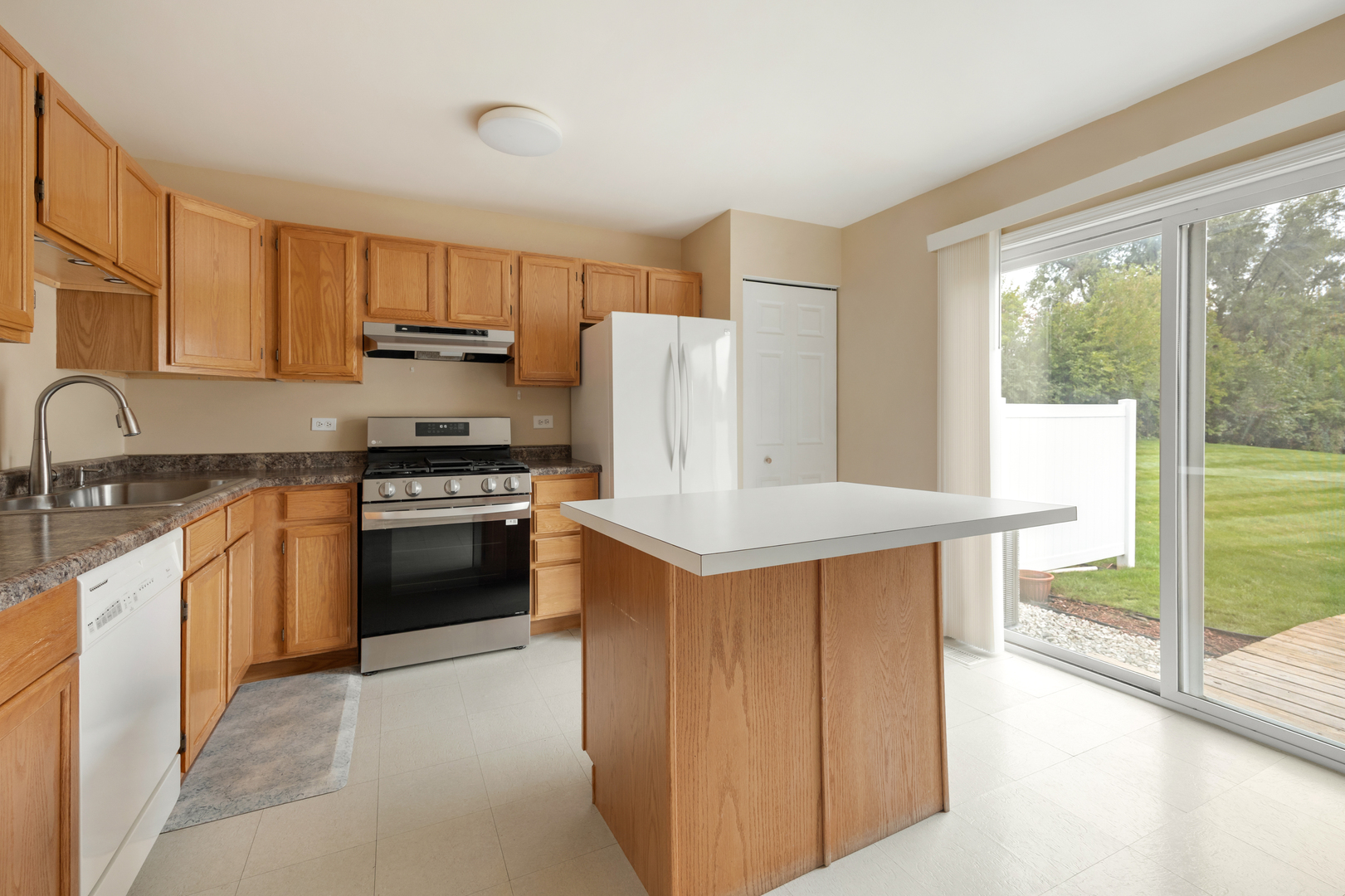 1392 Carriage Way Property Photo 9
