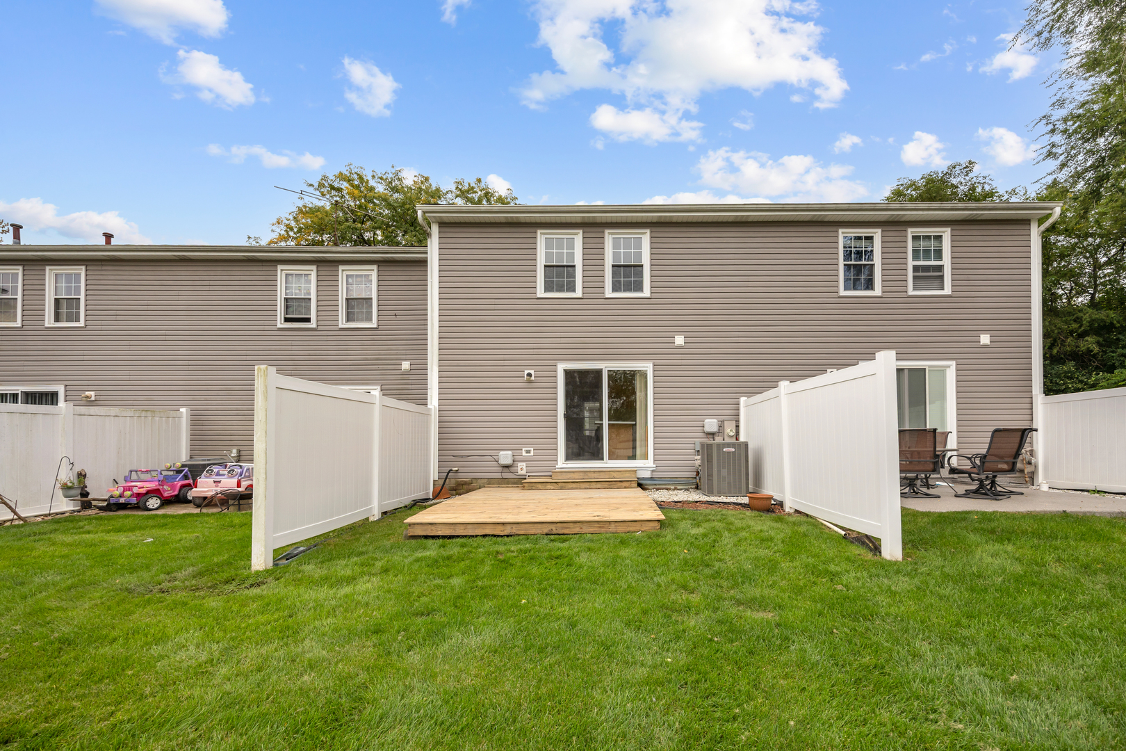 1392 Carriage Way Property Photo 24