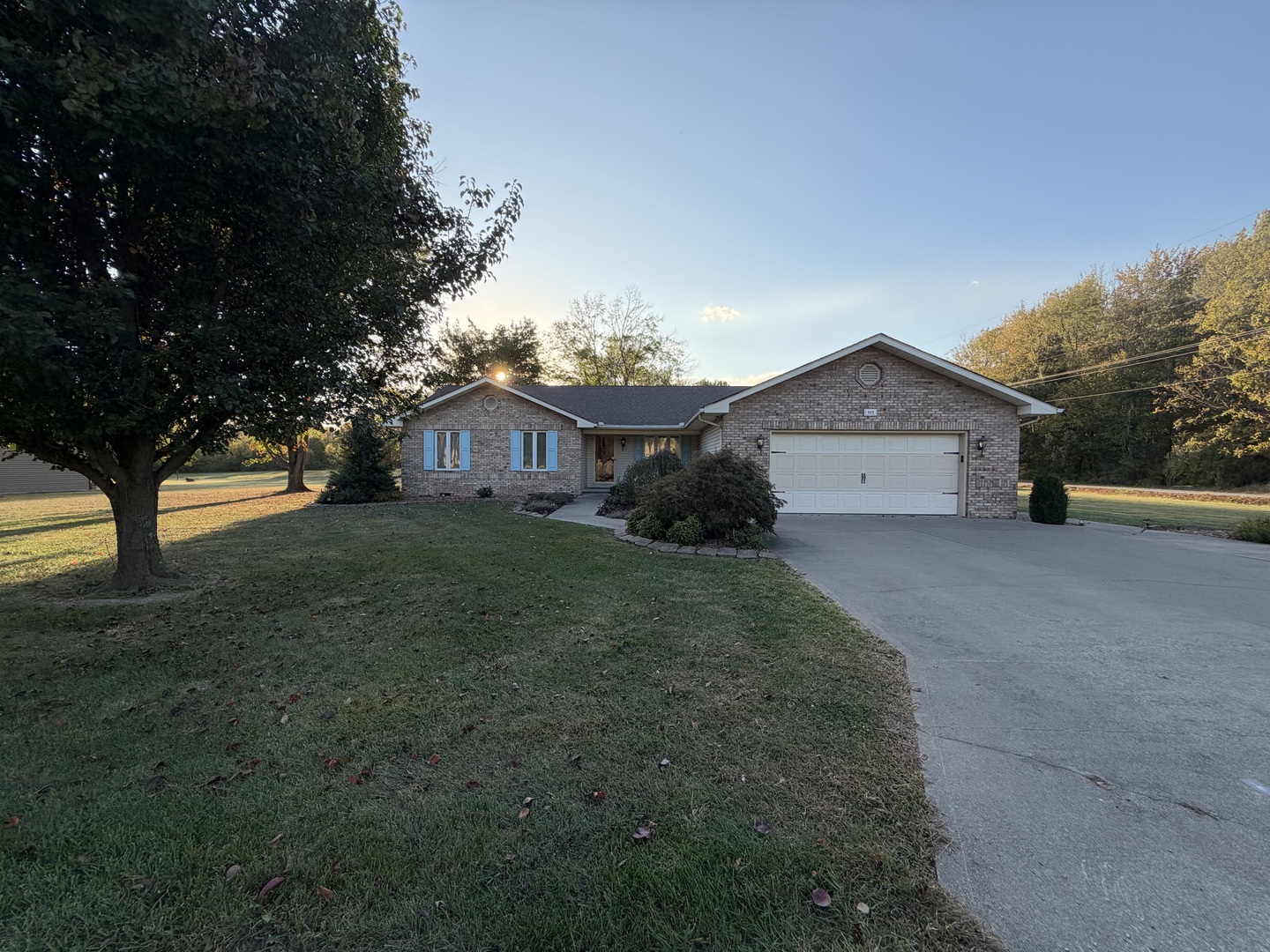 909 N Emma Street Property Photo 1