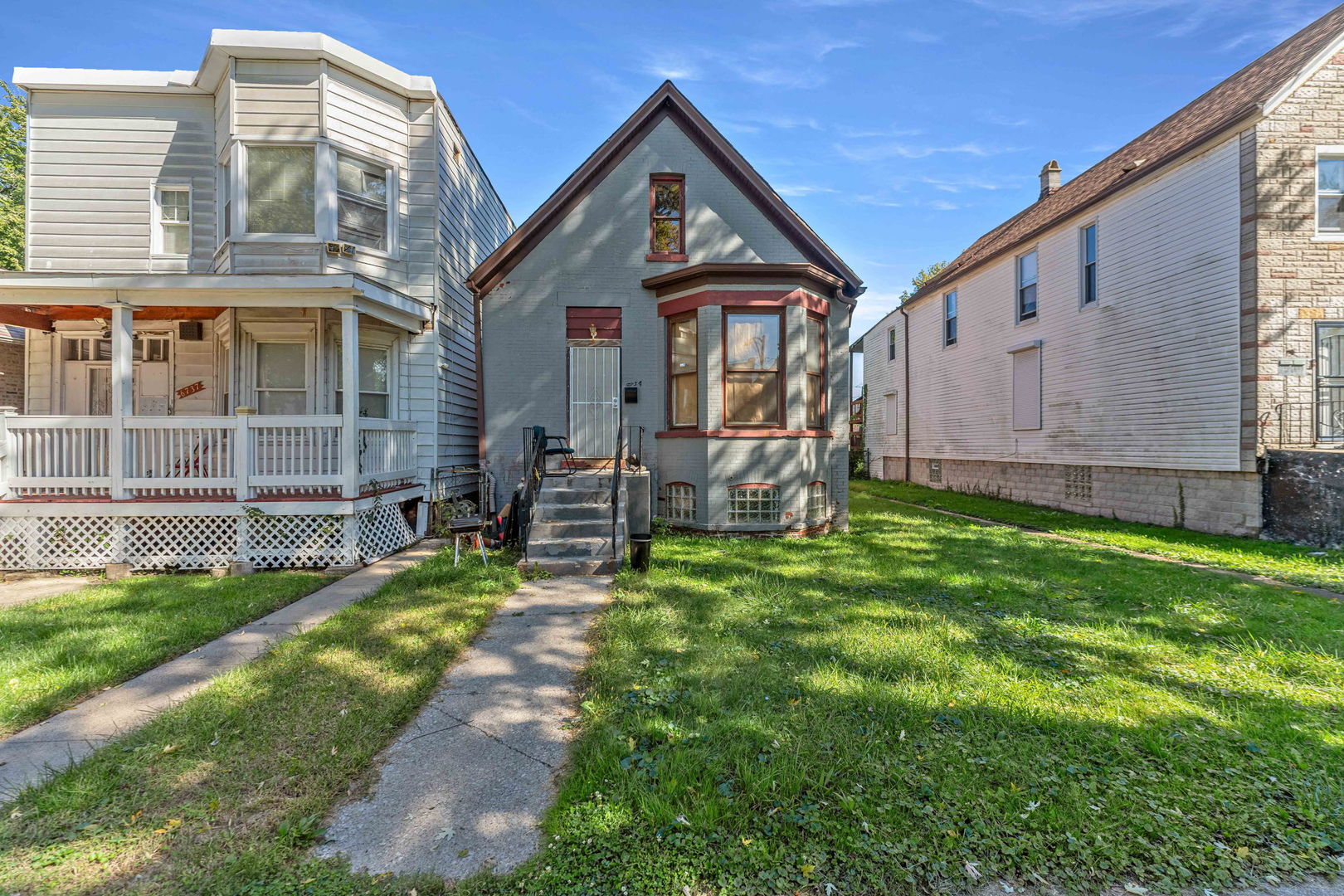 6739 S Prairie Avenue Property Photo 1