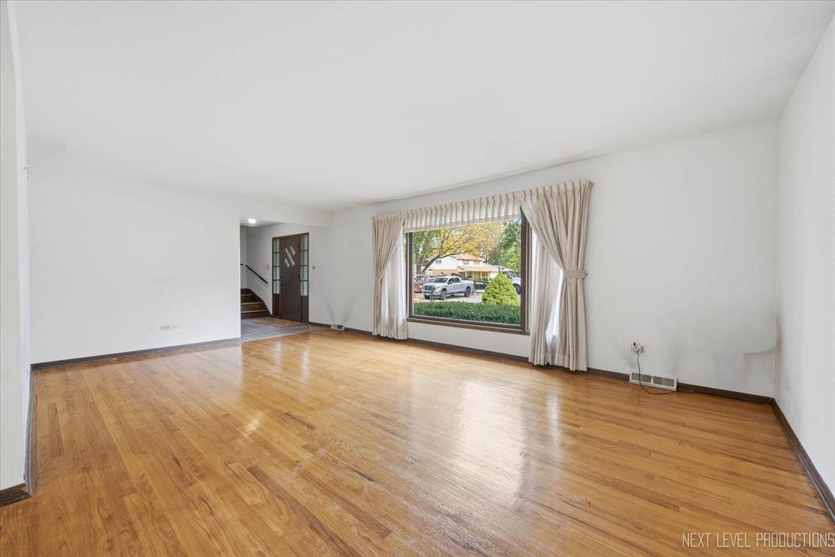 7008 Blackburn Avenue Property Photo 6