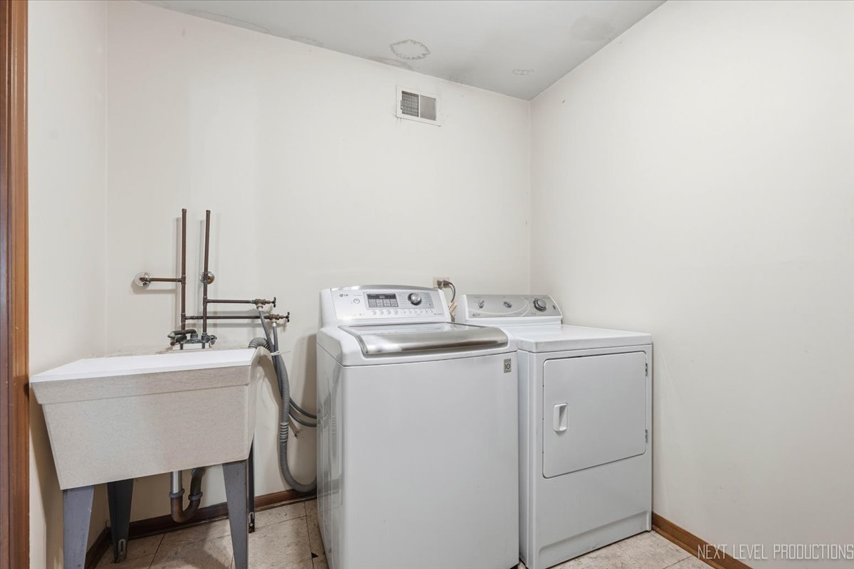 7008 Blackburn Avenue Property Photo 17
