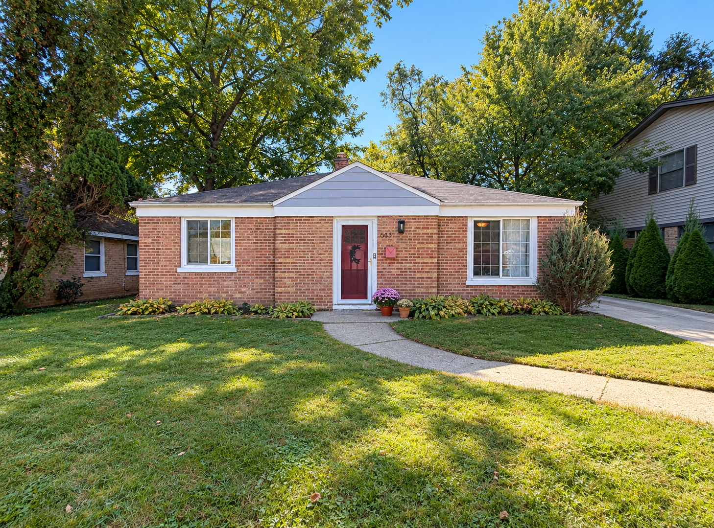 643 E Rockland Road Property Photo 1
