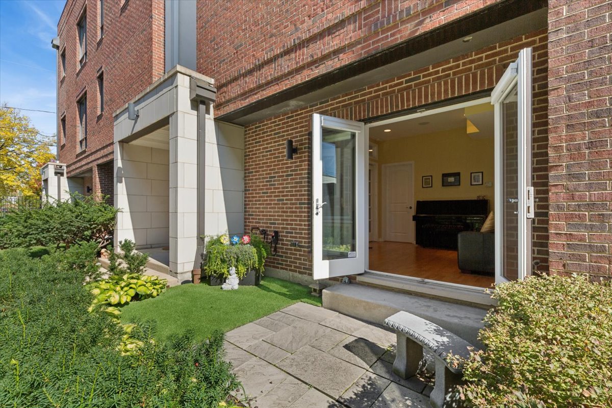 1742 W Diversey Parkway 3 Property Photo 3