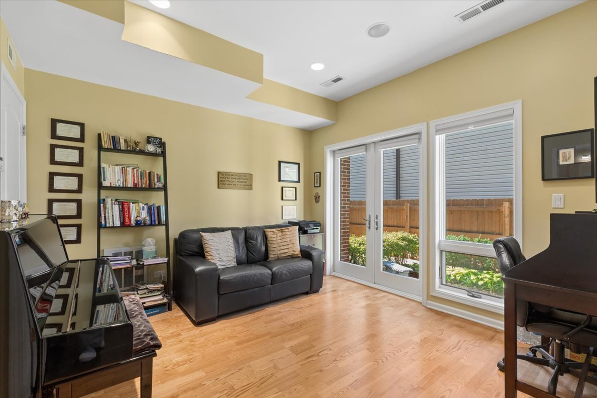 1742 W Diversey Parkway 3 Property Photo 5