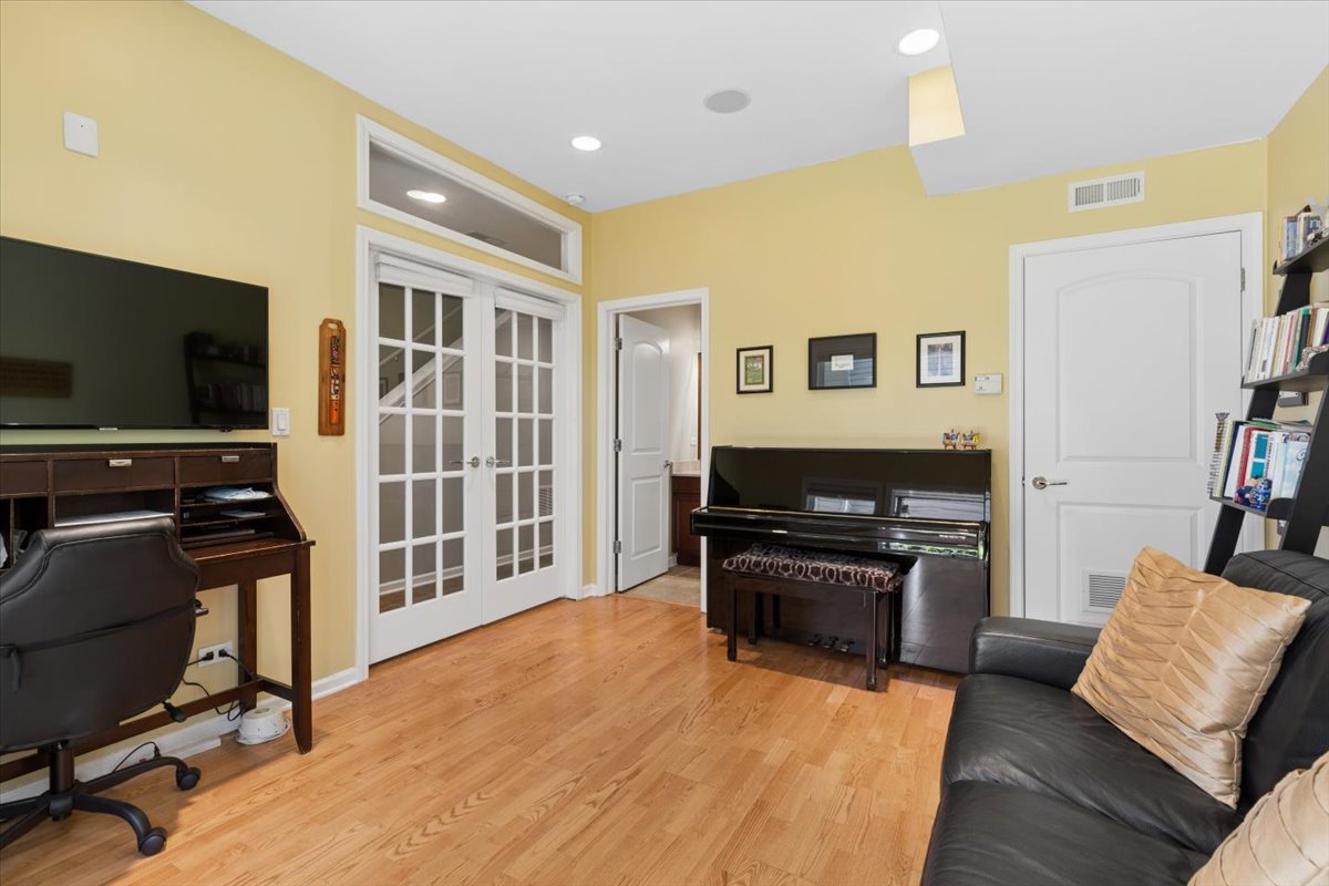 1742 W Diversey Parkway 3 Property Photo 6