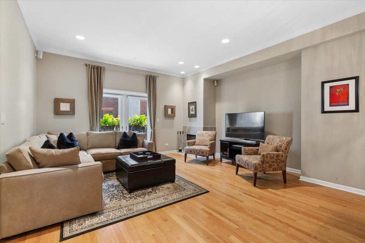 1742 W Diversey Parkway 3 Property Photo 9