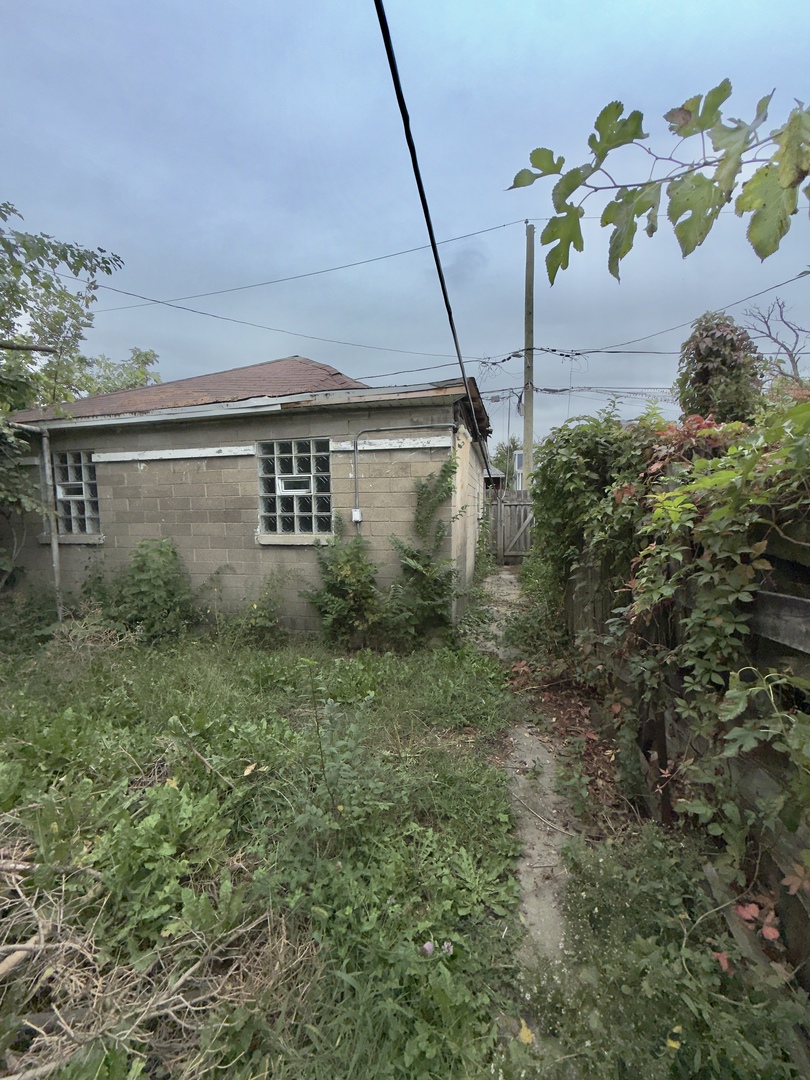1312 W 73rd Place Property Photo 15