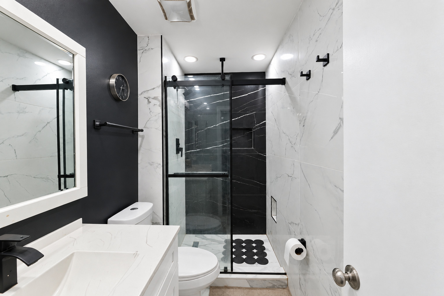 7 Hoover Court B Property Photo 8