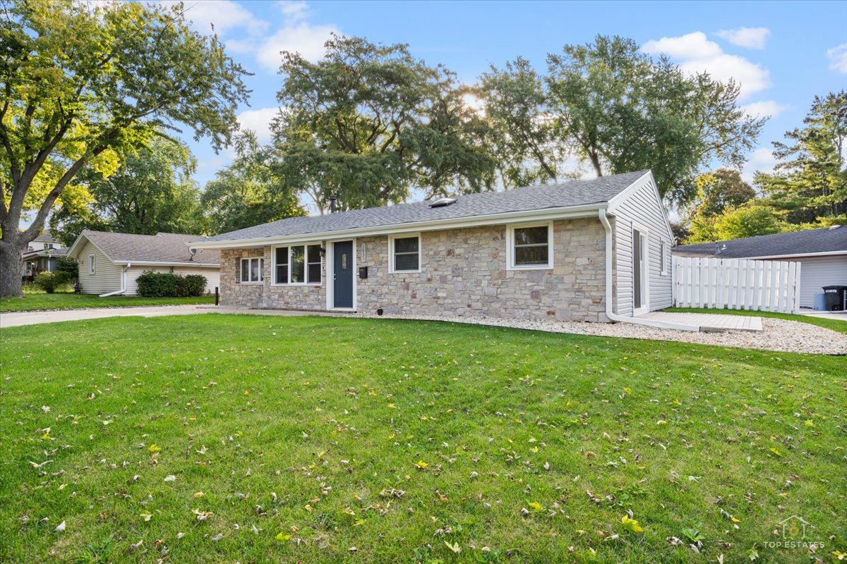 1831 Wedgewood Lane Property Photo 3