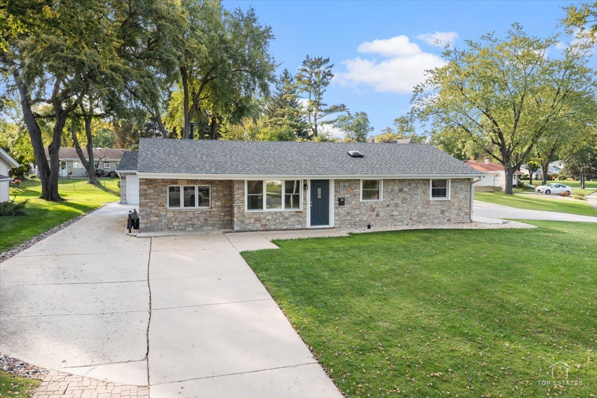 1831 Wedgewood Lane Property Photo 4
