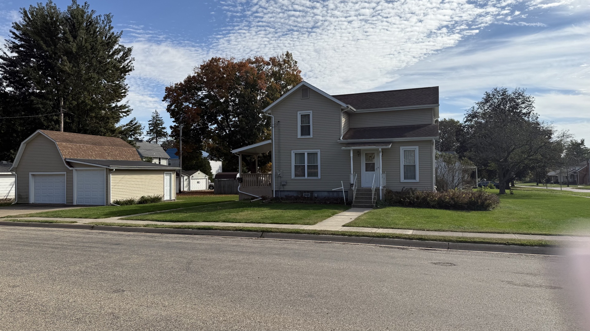 206 E Clark Street Property Photo 1