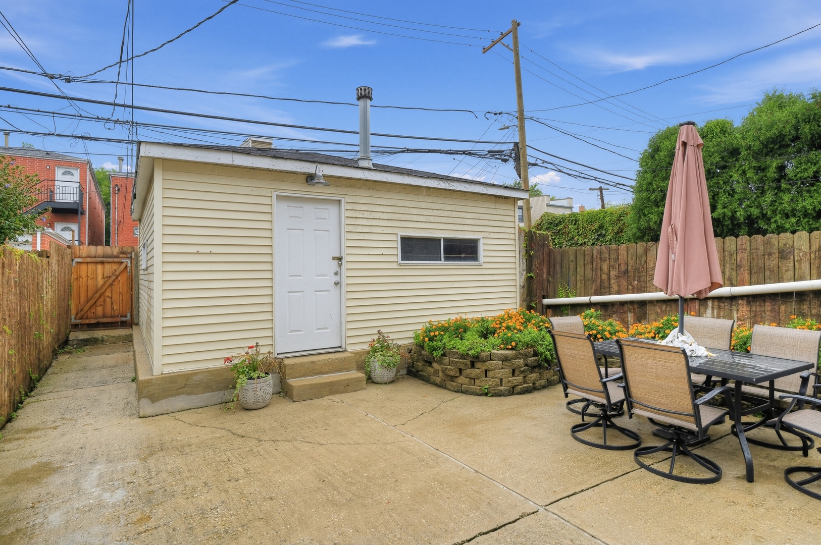 736 S Oakley Boulevard 1 Property Photo 16
