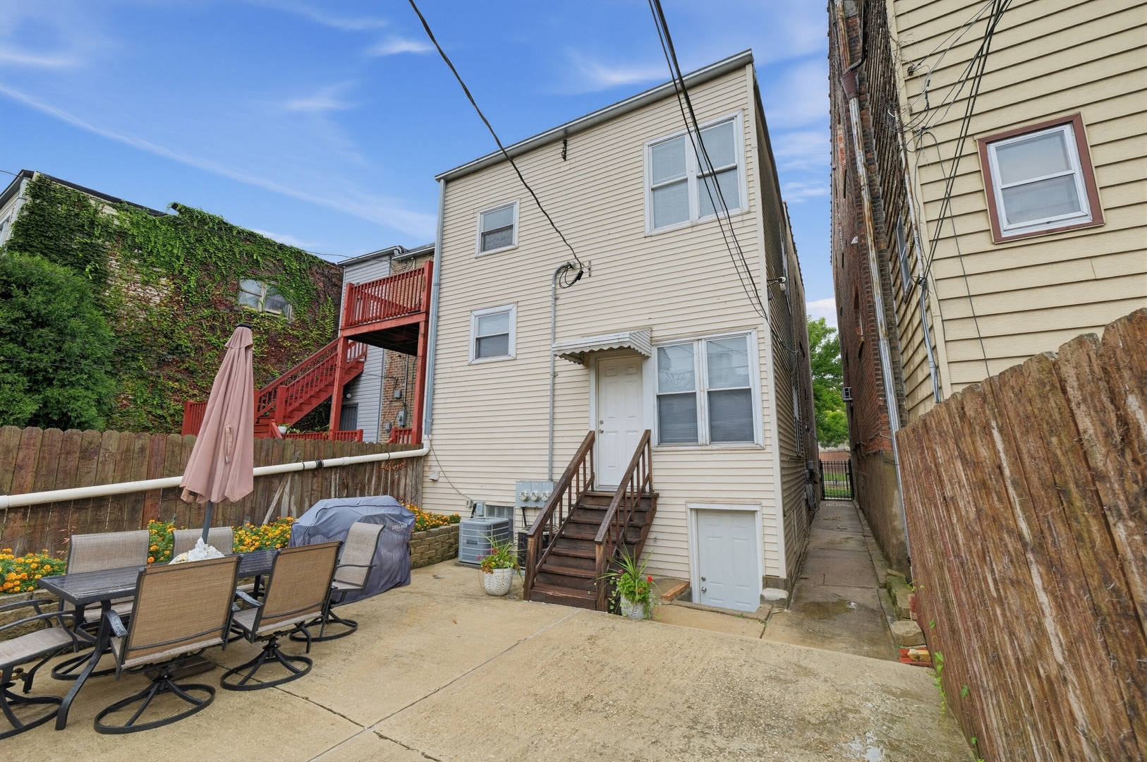 736 S Oakley Boulevard 1 Property Photo 17