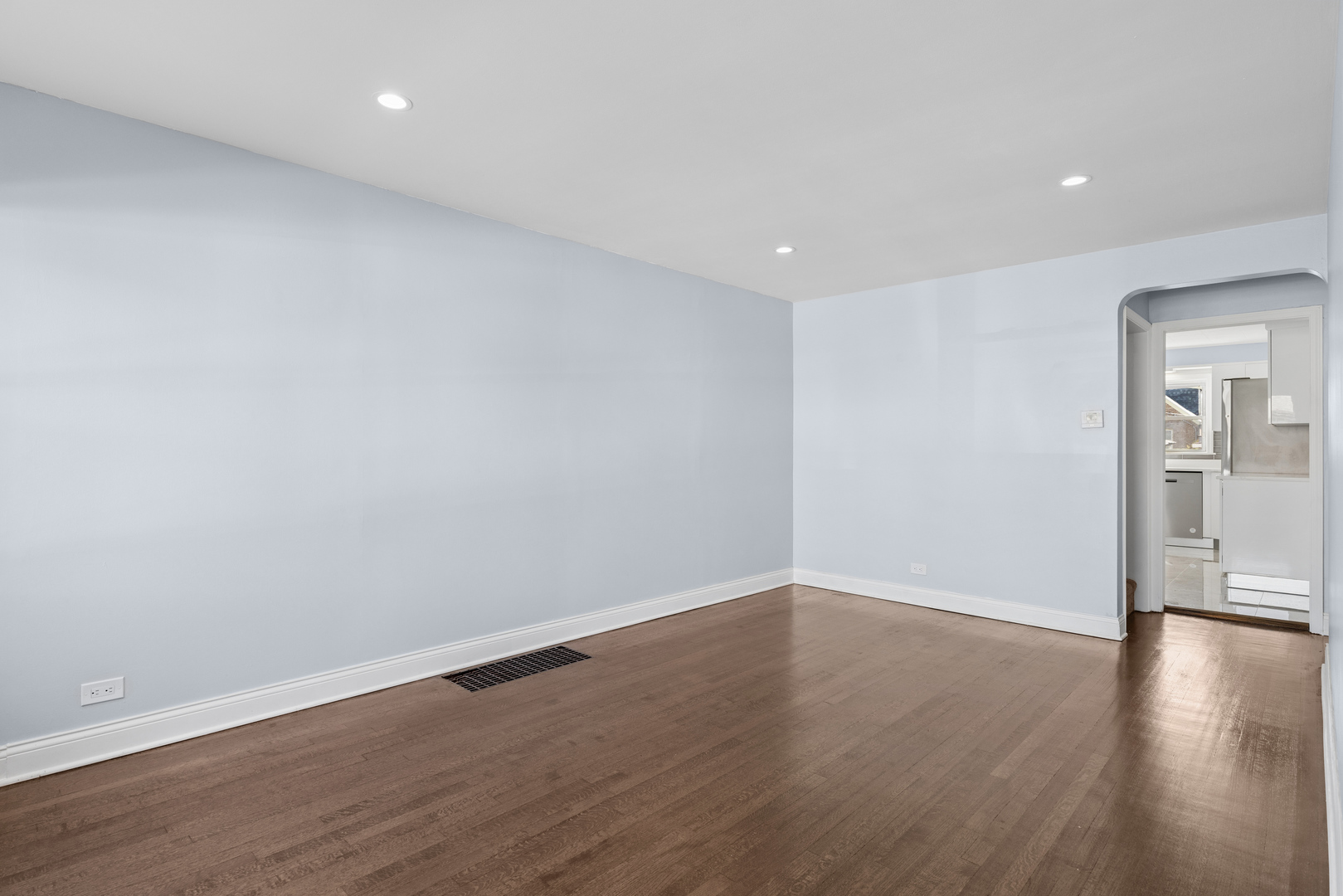 8019 S Francisco Avenue Property Photo 5