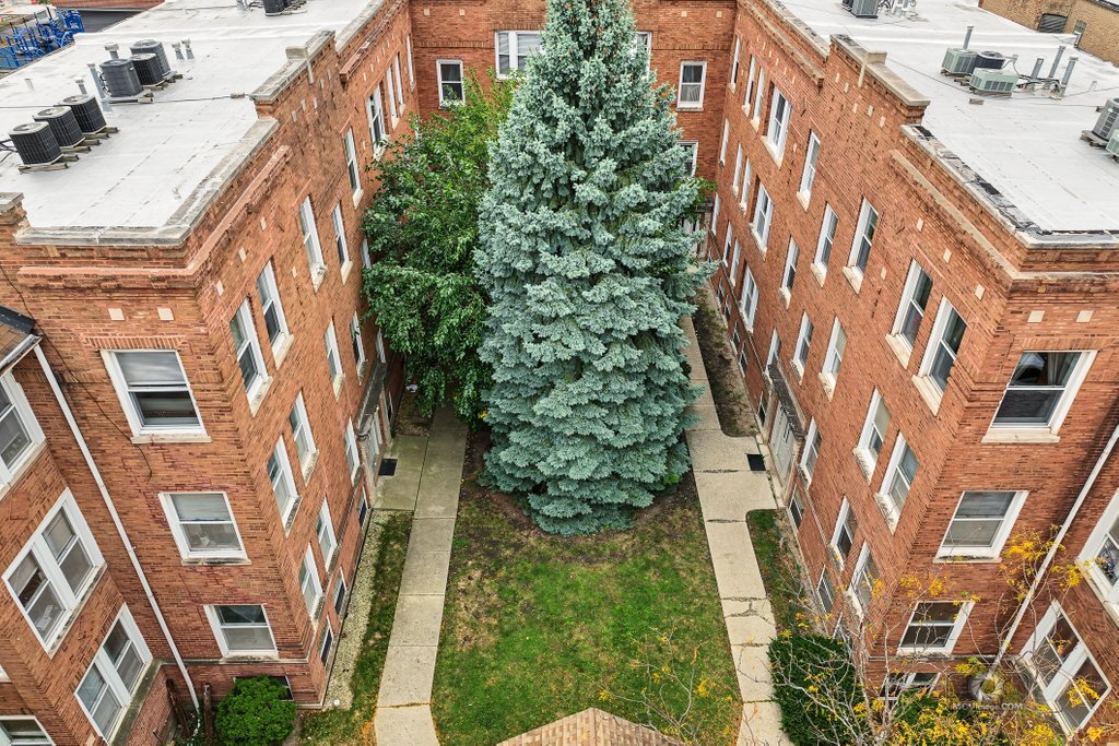 4916 N Kedzie Avenue 3w Property Photo 2