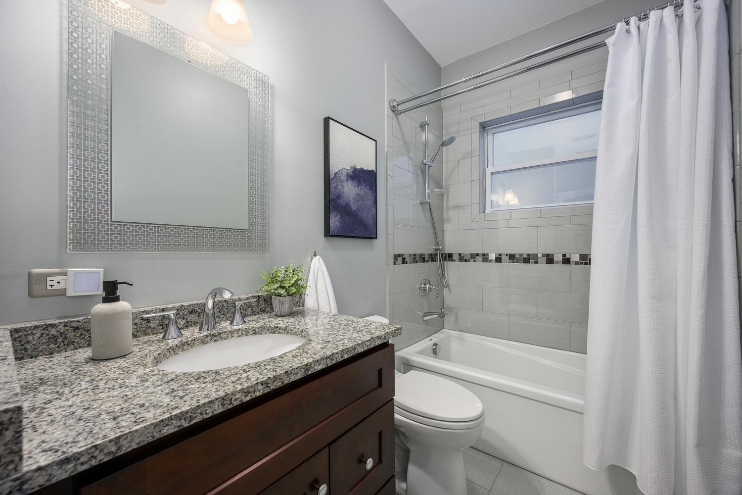4829 N Hoyne Avenue Property Photo 27
