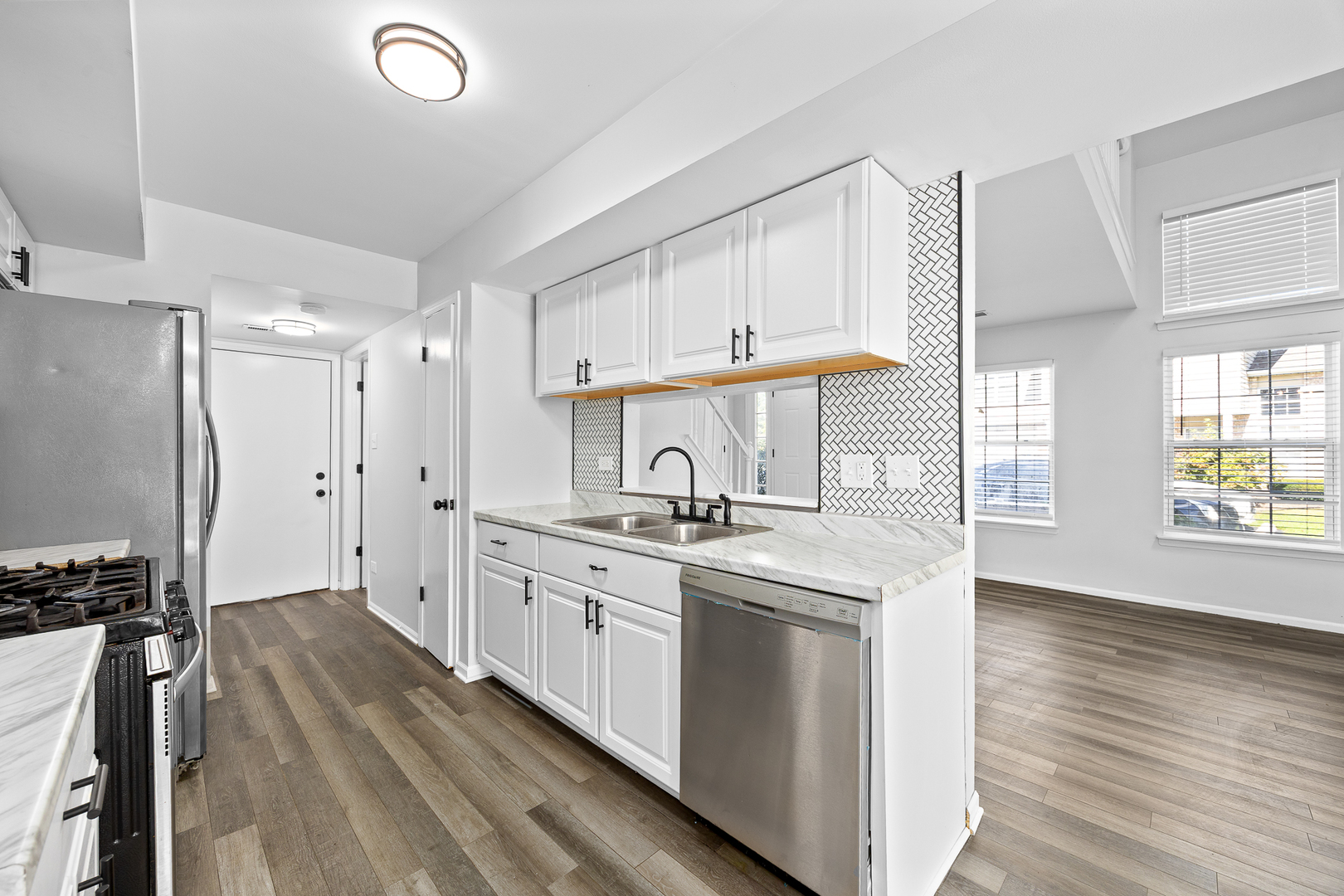 12537 S Central Park Avenue Property Photo 3