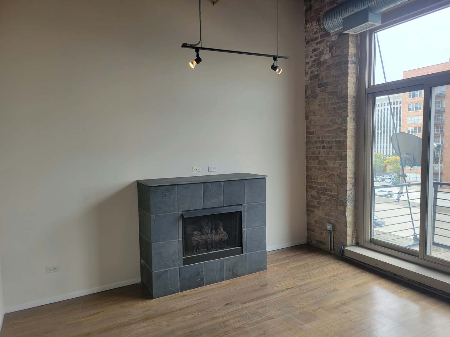 417 S Jefferson Street 511 Property Photo 4