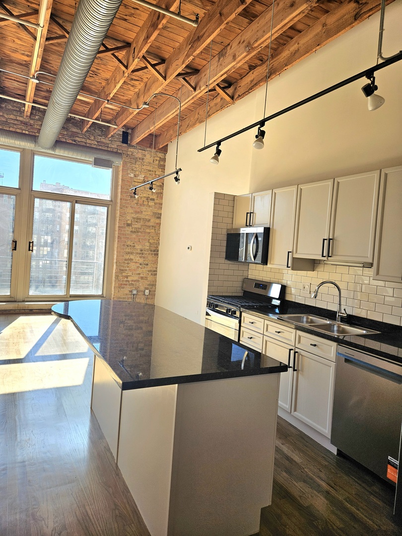 417 S Jefferson Street 511 Property Photo 21