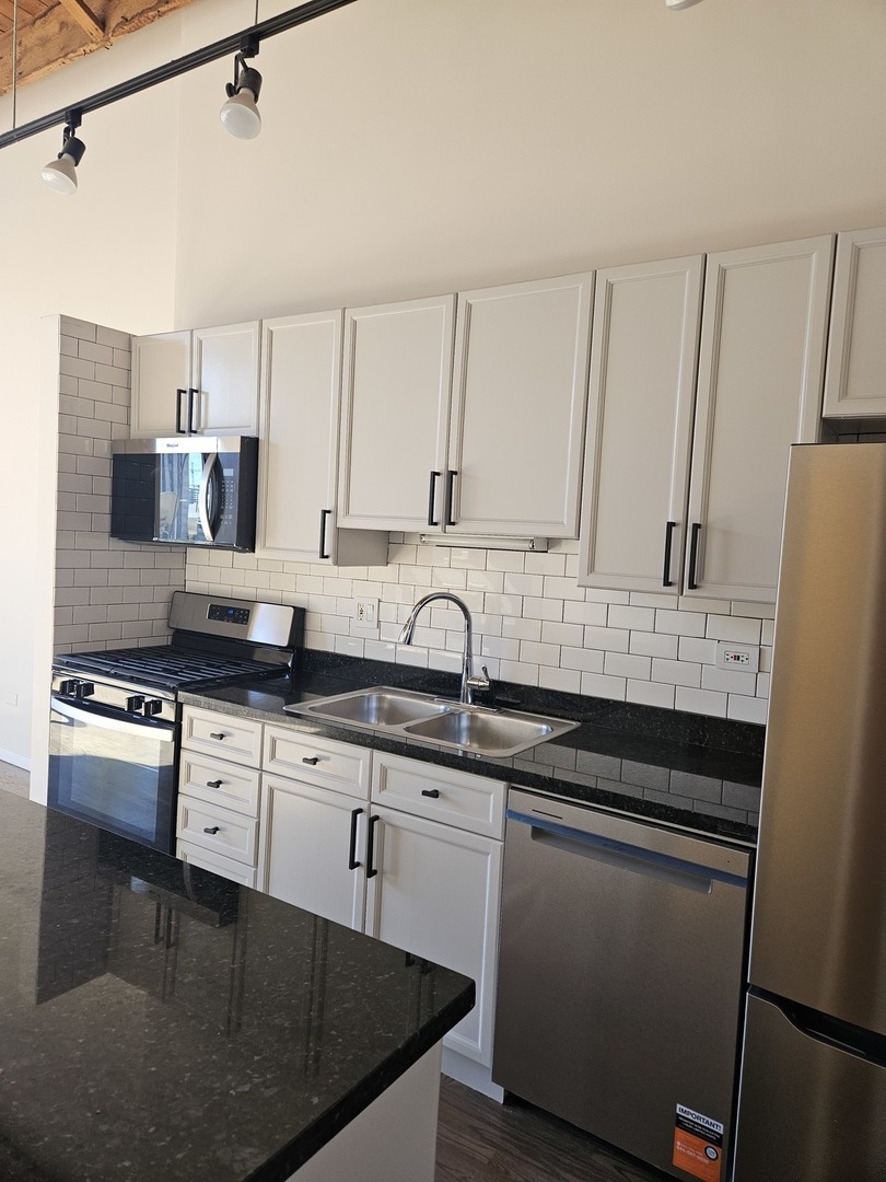 417 S Jefferson Street 511 Property Photo 22
