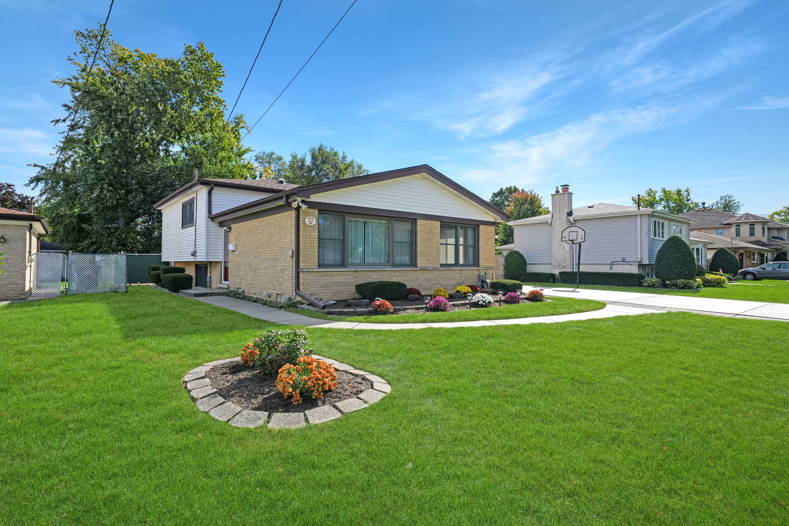 1933 Plainfield Drive Property Photo 3