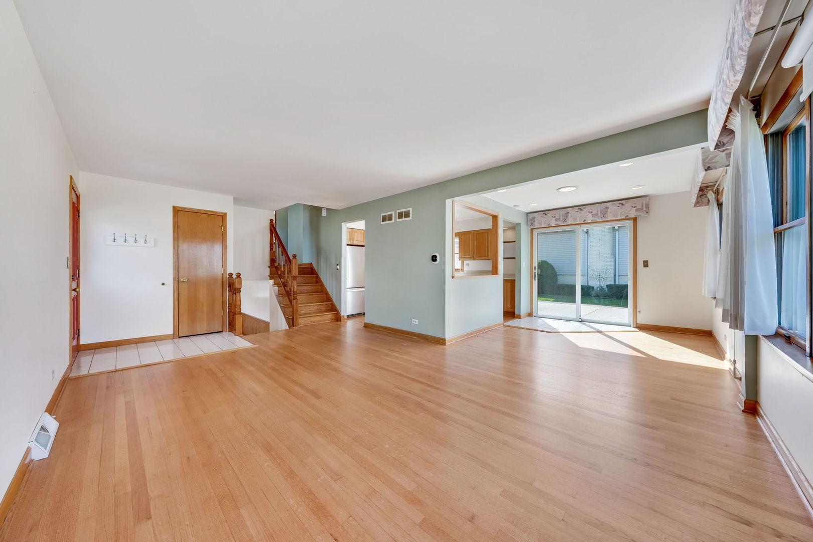 1933 Plainfield Drive Property Photo 4