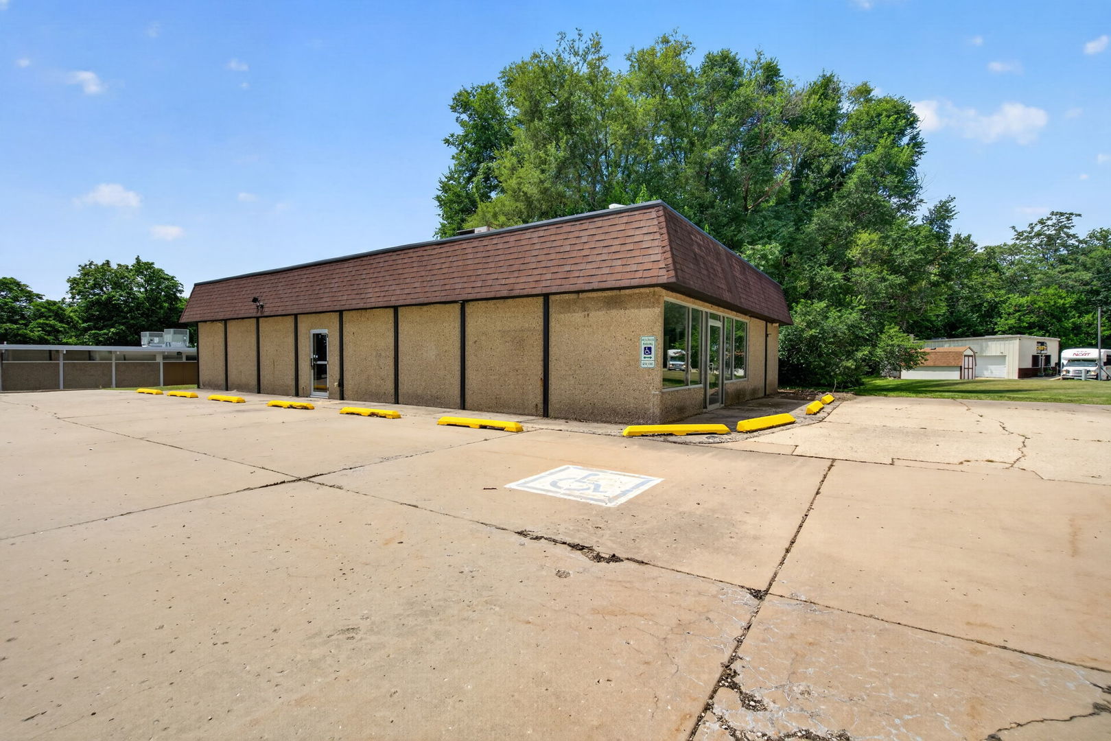 800 W Bluff Street Property Photo 3