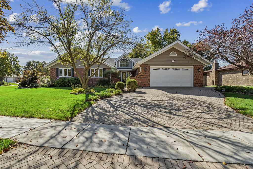 1241 Illini Drive Property Photo 1